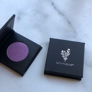 🥰 Younique Eyeshadow in Ambiguous Colour 🥰